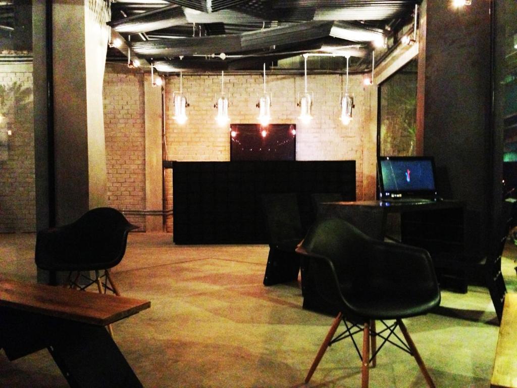 Thrive The Hostel : Patpong By The Belle Банкок Екстериор снимка